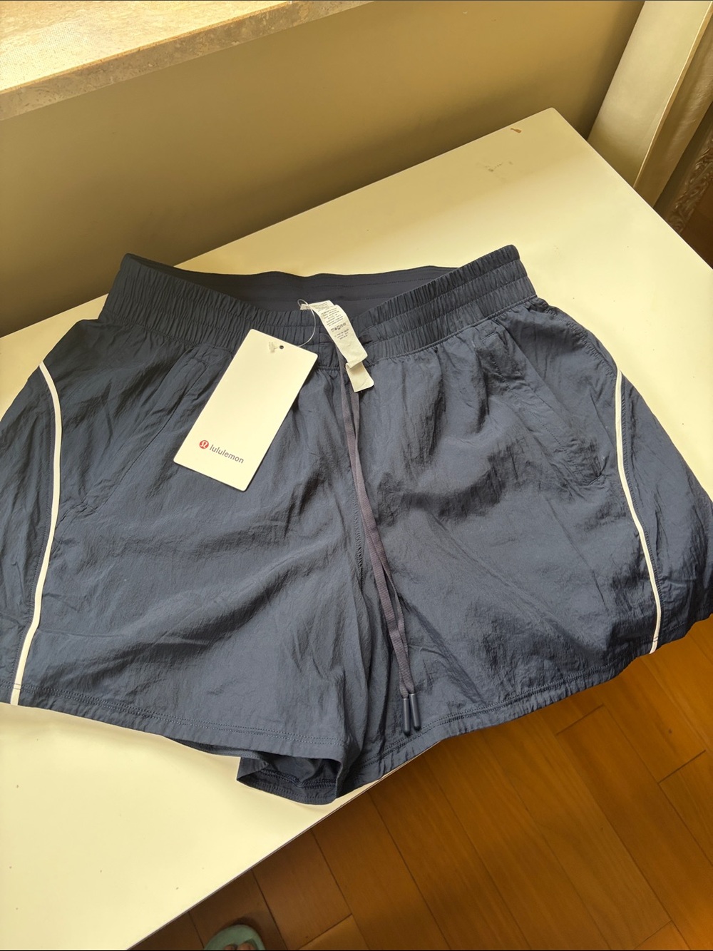 Lululemon License to Train HR Lightweight Short 4" Size 8
